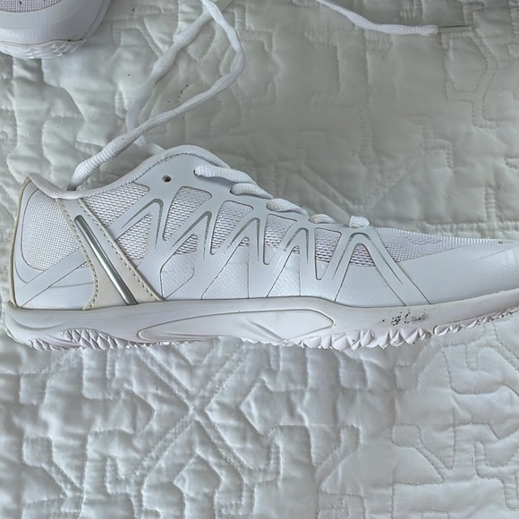 Varsity Edge cheer shoe 6.5 - Picture 3 of 4